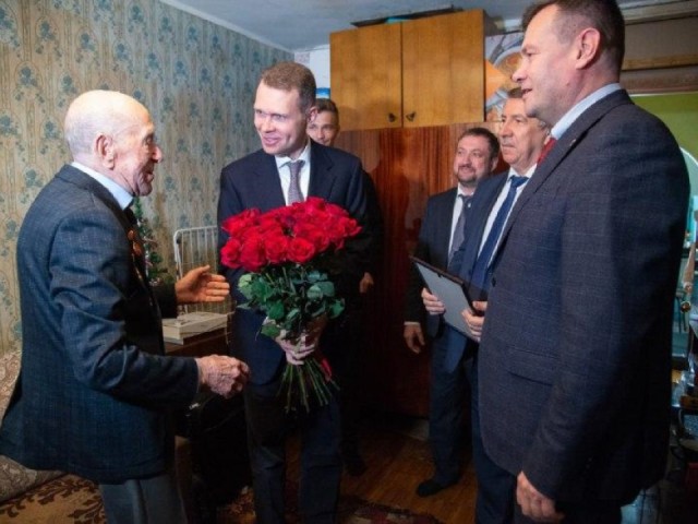 Депутат Госдумы Никита Чаплин поздравил 99-летнего ветерана ВОВ из Коломны