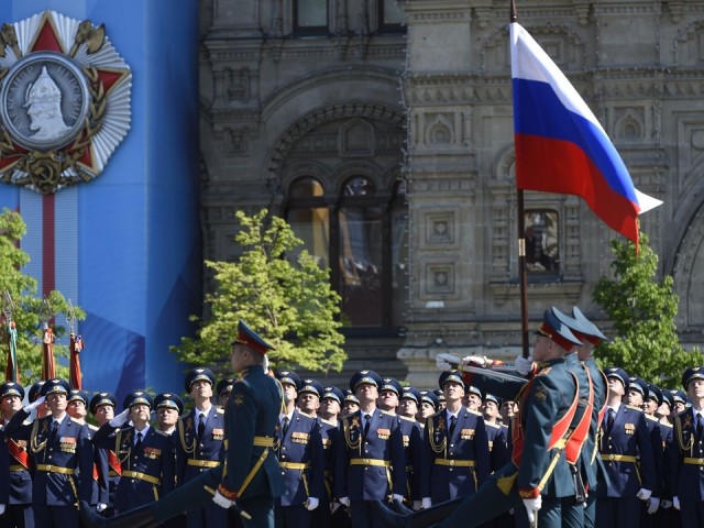 Ветеран из Подмосковья сидел рядом с Путиным во время Парада Победы