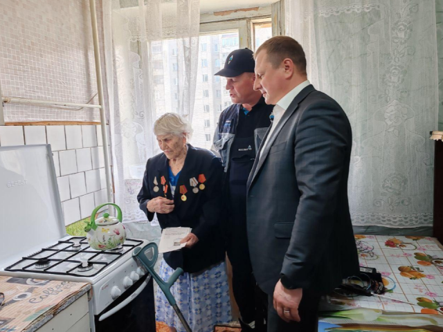 В Черноголовке ветеранам ко Дню Победы подарили бытовую и медицинскую технику