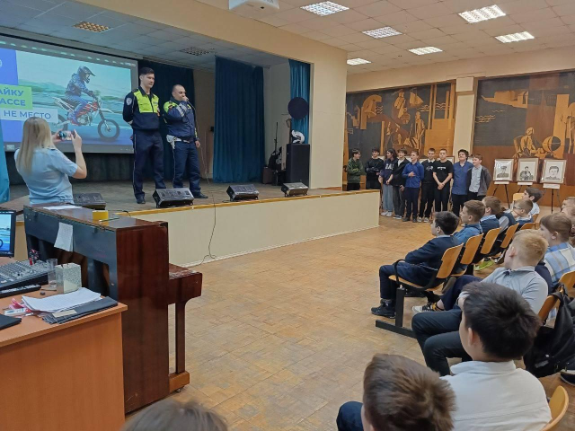 Правила безопасной поездки на электросамокате школьникам напоминают дорожные инспекторы