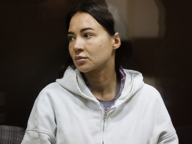 Суд оставил Лерчек с экс-супругом под домашним арестом