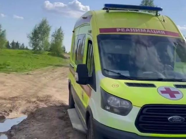 Медики в Лобне прошли пешком 1,5 км к женщине, упавшей с квадроцикла в лесу