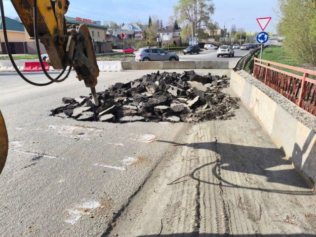 В Дмитрове перекрыли мост на центральной улице для капремонта