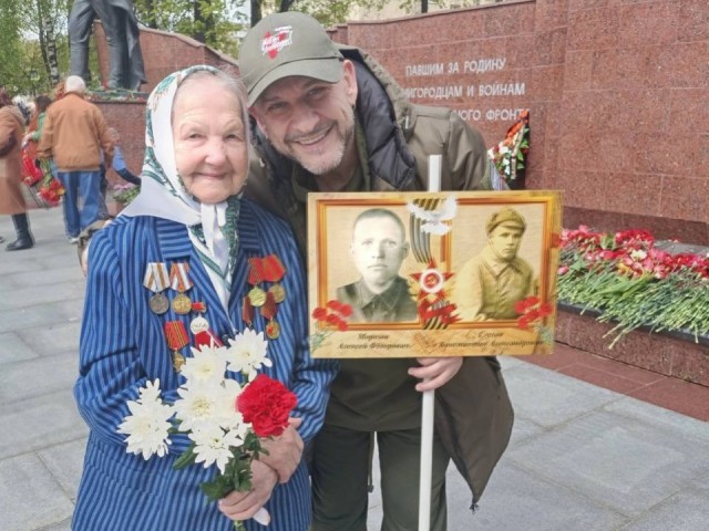 День Победы в Звенигороде прошел трогательно, но с юмористом