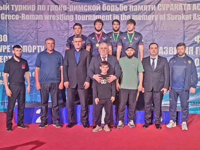 Борцы из Подмосковья завоевали медали на Международном турнире памяти С. Асиятилова