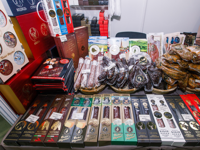 Ко Дню защиты детей в Лотошине открылась ярмарка фермерских продуктов