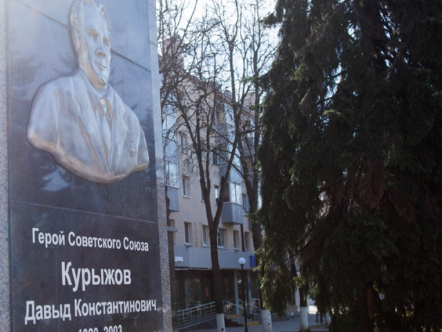 Герой и сосед: как Давыд Курыжов дарил детям добро и память о Победе