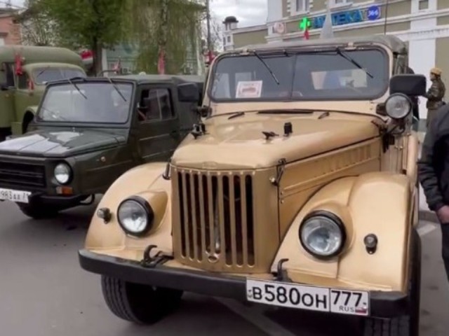 Как звенигородцы отмечают День Победы: в центре прошла выставка ретротехники