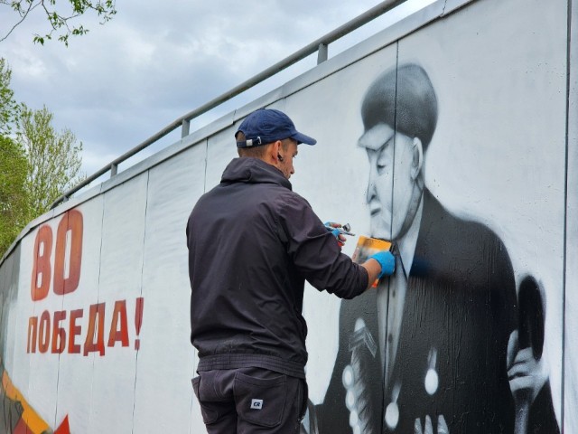 Новым украшением сквера на улице Воронина станет мурал в честь Дня Победы