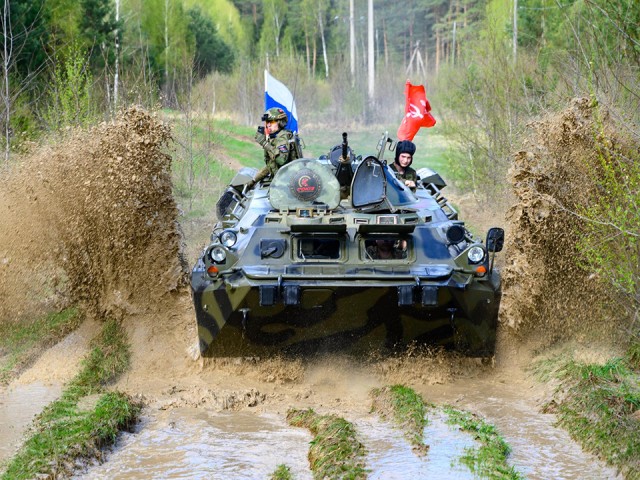 Юнармейцы из Лыткарина прокатились на БТР