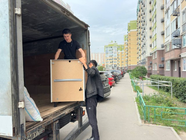 В Ленинском округе вдове бойца СВО помогли с переездом