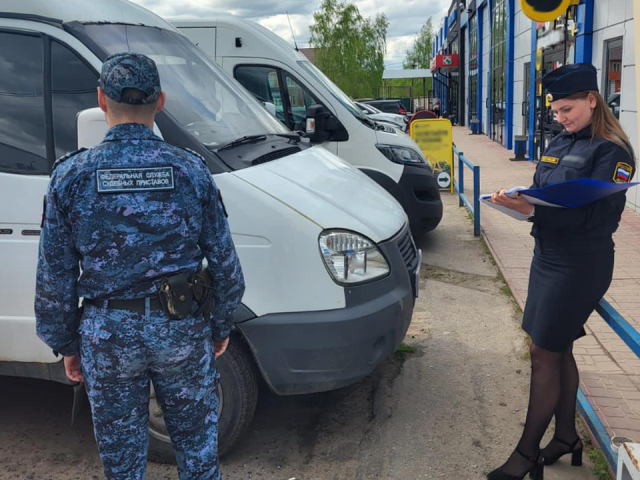 После ареста грузового фургона жительница Луховиц начала оплачивать задолженности