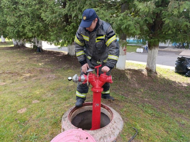 Пожарные проверили более 50 гидрантов в Волоколамском округе