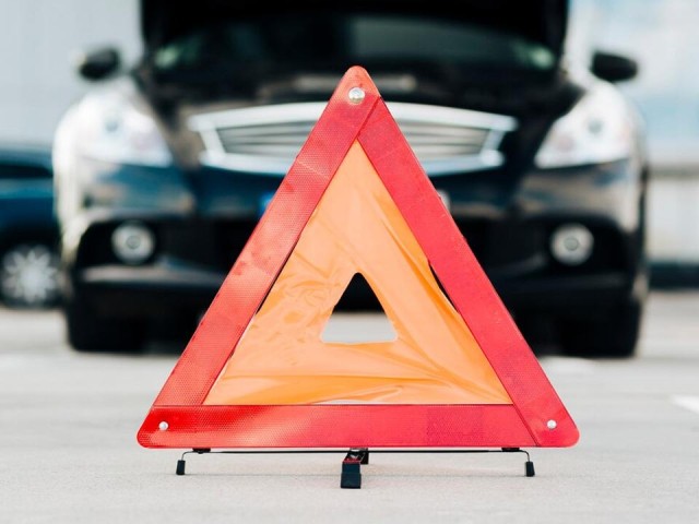 Экстренные службы работают на месте аварии в Серпухове