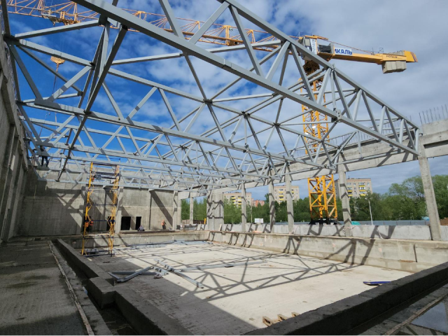 В Лобне начался монтаж кровли нового ФОКа с бассейном