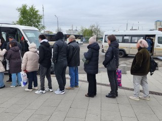 Нормализовать транспортное сообщение с поселком Зеленым пообещали власти округа