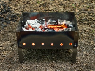 Шашлык, мангал и штрафы: в Измайловском лесу отдыхающие оставили непотушенный костер