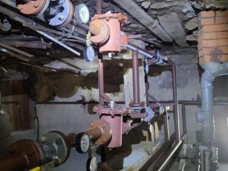В Менделееве обновление водопровода и канализации в доме на Институтской завершат в мае
