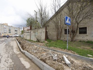 На улице Рабочей начался ремонт тротуара
