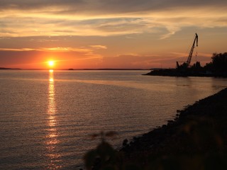 В Сети появились снимки огненного заката в Подмосковье