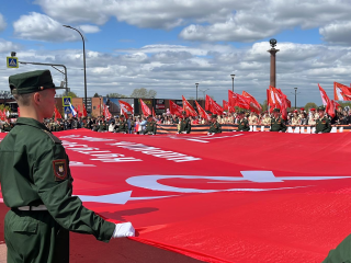 Гигантское Знамя Победы развернули в Наро-Фоминске
