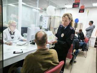 Госавтоинспекция провела беседы о безопасной мобильности в МФЦ Подмосковья