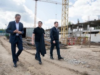Глава Реутова Филипп Науменко проверил ход строительства Академии вратарского мастерства