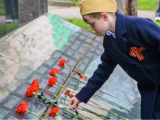 Жители Шаховской почтили память героев, возложив цветы к 10 мемориалам ВОВ