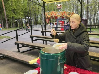 Волоколамск отметил День Победы песнями и солдатской кашей