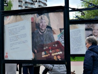 В Пущине к 9 мая открыли уличную выставку «Китель Победы»