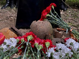 В Молодежном увековечили память о защитниках, сражавшихся на этих рубежах