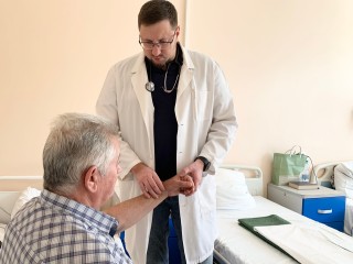 Эксперт раскрыла взаимосвязь отеков на ногах с заболеваниями сердца