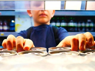 Новый законопроект защитит детей от продажи энергетиков