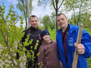 Чемпионы мира по боксу братья Чудиновы посадили «Сад памяти» в Серпухове