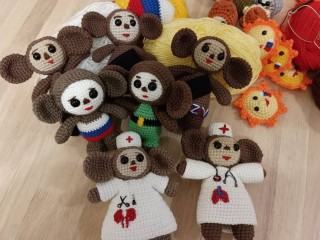 Звенигородские волонтеры передадут бойцам и врачам госпиталя вязаные талисманы