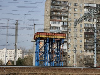 В Одинцове на видео попал «паркурист», который залез на опору контактной сети