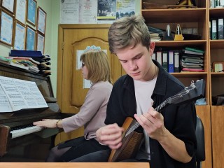 Луховицкий балалаечник-виртуоз Андрей Майров выступит с концертом