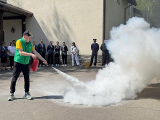 Огнеборцы ГКУ МО «Мособлпожспас» провели инструктаж для сотрудников гостиницы