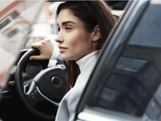 Госдума разрешила вдовам бойцов СВО пользоваться автомобилями до наследства
