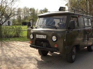 Освященную «Буханку» с носилками и инструментами передали из Дубны на фронт
