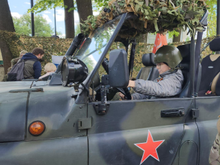 День Победы в парке имени Талалихина отметили выставкой военной техники и оружия