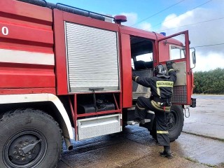 Сильный пожар начался на предприятии в Краснознаменске