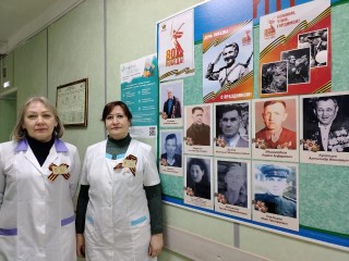 В Мытищах медики поздравили старших коллег-ветеранов с Днем Победы