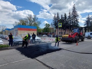 Дорожники Клина залатали две сотни ям