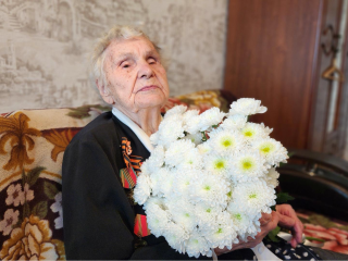 Именную табличку установили на доме ветерана Екатерины Черняховской