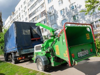 На Колхозной улице спилили ветки