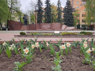 В Звенигороде ко Дню Победы украсили цветами улицы