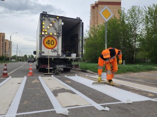 В Лосино-Петровском обновили разметку на пешеходных переходах