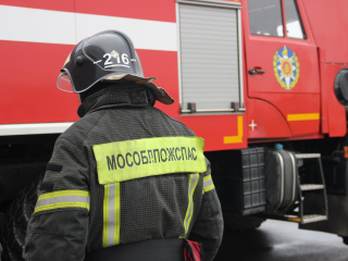Спасатели помогли доставить в больницу пожилого пациента с переломом в Егорьевске