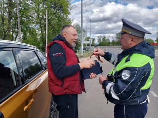 Водителям в Серебряных Прудах вручили атрибут Великой Победы
